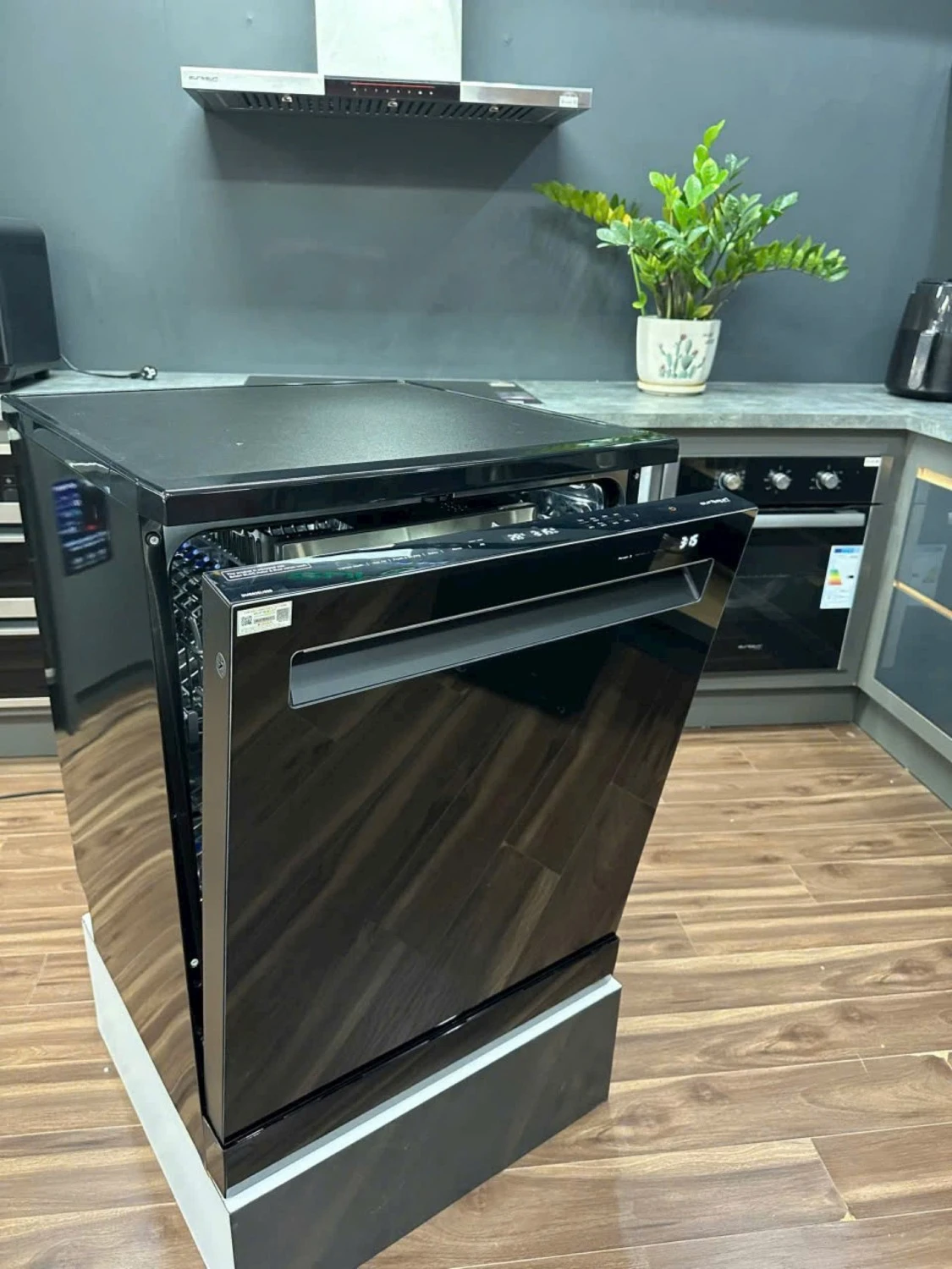 Máy rửa bát Eurosun SMS82EU88B | Serial 8+ | New 2024 Máy rửa bát Eurosun SMS82EU88B | Serial 8+ | New 2024