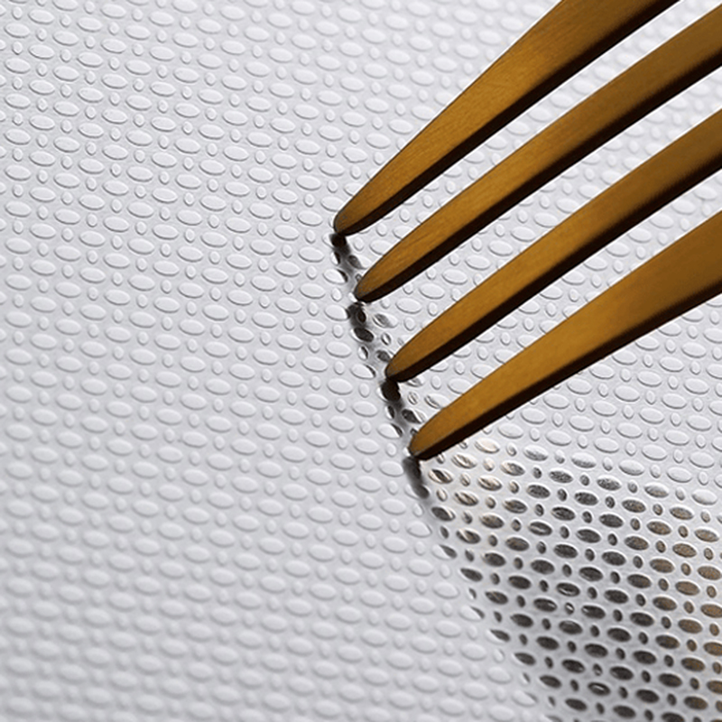 Cấu trúc bề mặt Linen tạo ra các kẽ hở và rãnh nhỏ trên bề mặt chậu rửa bát Eurogold EUC15848EA, giúp giảm sự tiếp xúc trực tiếp và ma sát giữa vật liệu cứng khác, mang đến khả năng chống xước, chống bám dầu mỡ hiệu quả. Cấu trúc bề mặt Linen tạo ra các kẽ hở và rãnh nhỏ trên bề mặt chậu rửa bát Eurogold EUC15848EA, giúp giảm sự tiếp xúc trực tiếp và ma sát giữa vật liệu cứng khác, mang đến khả năng chống xước, chống bám dầu mỡ hiệu quả.