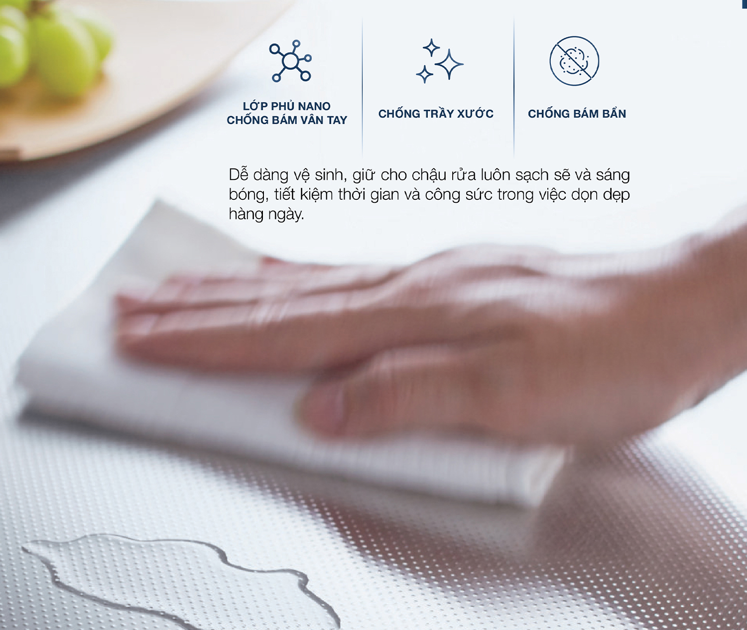 Lớp phủ Nano Ceramic cấu trúc siêu mịn tạo ra một bề mặt ngăn chặn sự thẩm thấu của dầu mỡ và chất bẩn vào chậu bếp. Lớp phủ Nano Ceramic cấu trúc siêu mịn tạo ra một bề mặt ngăn chặn sự thẩm thấu của dầu mỡ và chất bẩn vào chậu bếp.