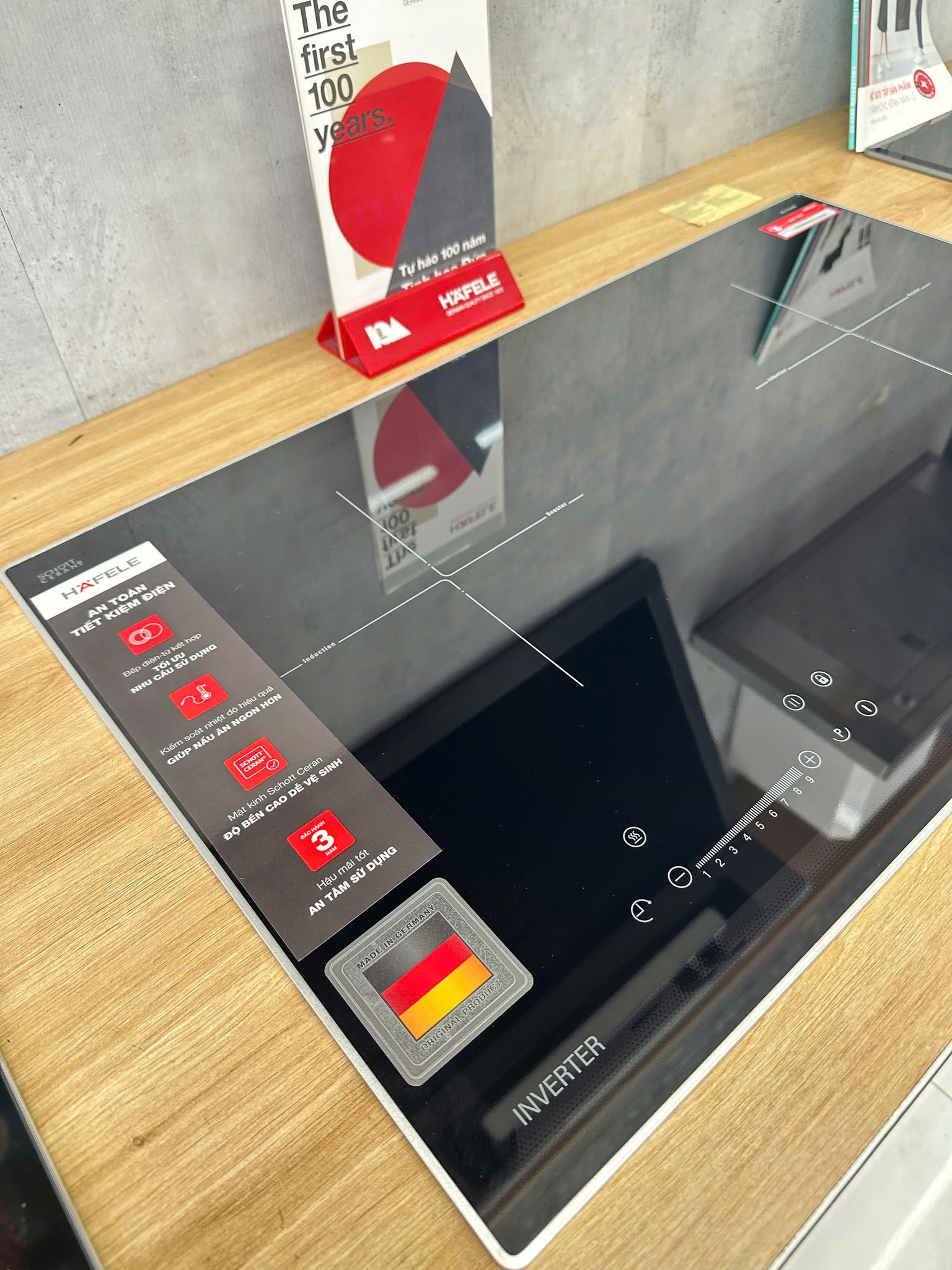 Bếp từ HC-I7326B | 533.09.989 tích hợp công nghệ biến tần Inverter với bộ vi xử lý IC chip lõi kép thông minh và IGBT công suất sản xuất bởi hãng Siemens từ CHLB Đức Bếp từ HC-I7326B | 533.09.989 tích hợp công nghệ biến tần Inverter với bộ vi xử lý IC chip lõi kép thông minh và IGBT công suất sản xuất bởi hãng Siemens từ CHLB Đức