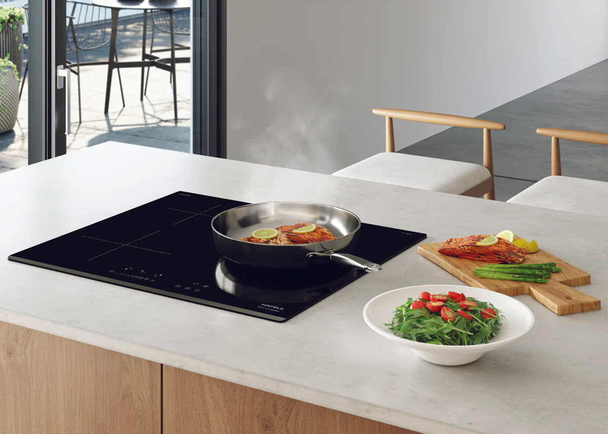 HC-I6035B | 533.09.961 là mẫu bếp từ mới nhất của hãng Hafele, đồng thời là một trong những mẫu bếp từ thành công ở phân khúc cao cấp. HC-I6035B | 533.09.961 là mẫu bếp từ mới nhất của hãng Hafele, đồng thời là một trong những mẫu bếp từ thành công ở phân khúc cao cấp.