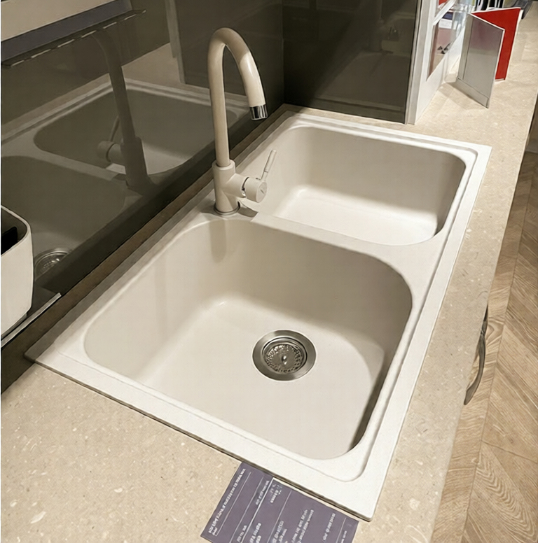 Với độ dày vượt trội là 1.2cm, chậu rửa bát Hafele HS19-GEN2R90 | 570.35.480 cho khả năng chịu tải trọng lớn, đặt xoong nồi nặng mà không sợ nứt vỡ. Với độ dày vượt trội là 1.2cm, chậu rửa bát Hafele HS19-GEN2R90 | 570.35.480 cho khả năng chịu tải trọng lớn, đặt xoong nồi nặng mà không sợ nứt vỡ.