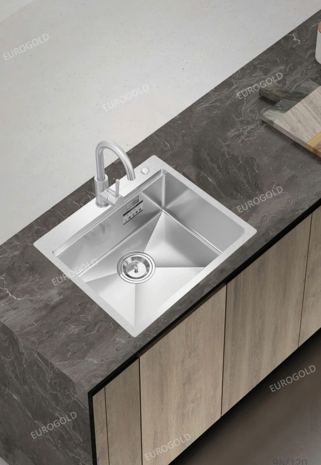 Với chiều ngang chỉ 58cm, chậu rửa Eurogold EUC15850EA | EUC15850GA phù hợp hoàn hảo cho căn hộ chung cư, bếp phụ hoặc không gian hạn chế nhưng vẫn đầy đủ công năng. Với chiều ngang chỉ 58cm, chậu rửa Eurogold EUC15850EA | EUC15850GA phù hợp hoàn hảo cho căn hộ chung cư, bếp phụ hoặc không gian hạn chế nhưng vẫn đầy đủ công năng.