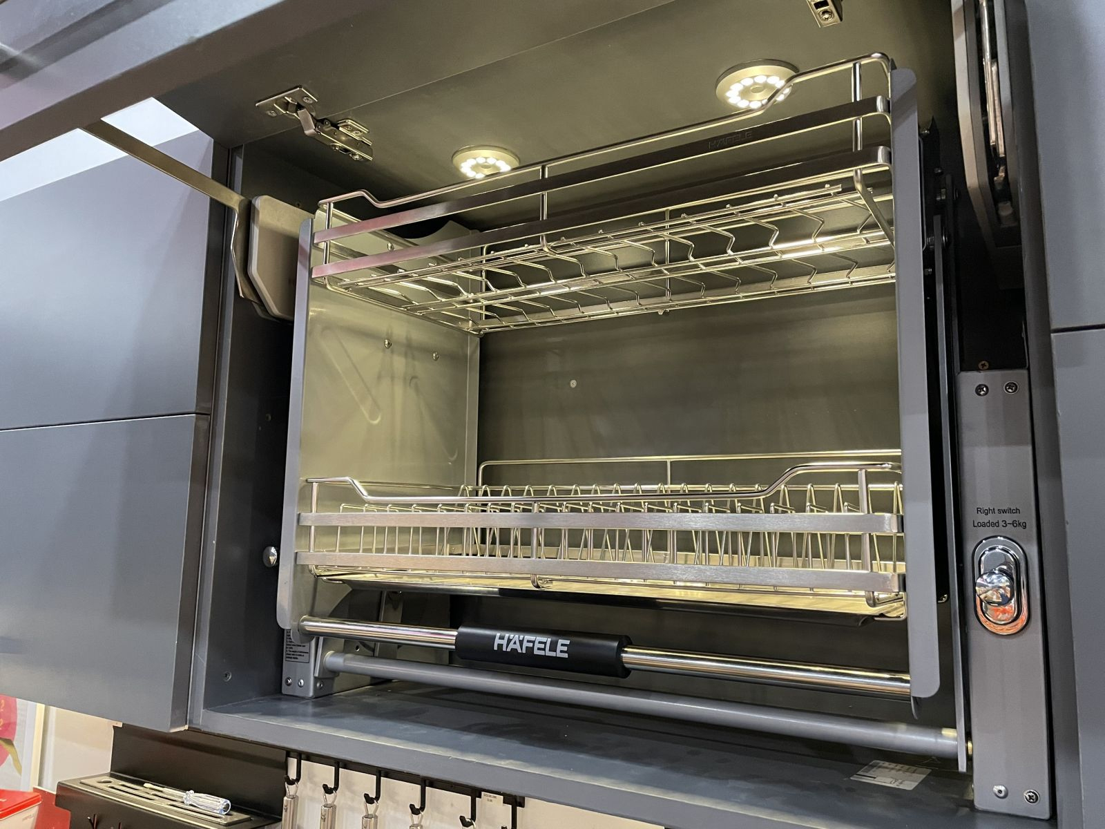 Giá bát đĩa nâng hạ Inox 304 nan tròn xước mờ | Hafele Kosmo-C Lento 504.76.009 | chiều rộng tủ 600mm Giá bát đĩa nâng hạ Inox 304 nan tròn xước mờ | Hafele Kosmo-C Lento 504.76.009 | chiều rộng tủ 600mm