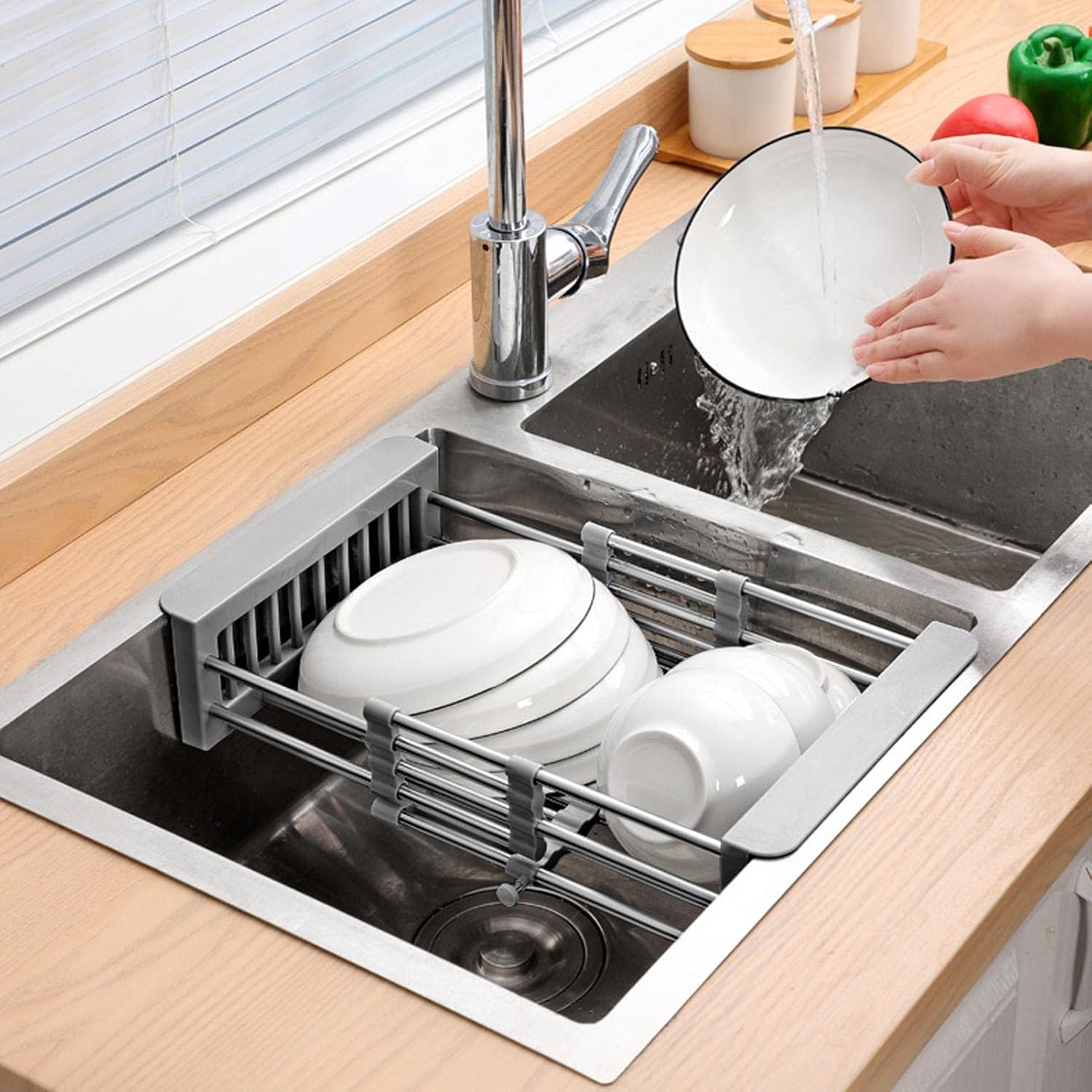 Với thiết kế tích hợp phụ kiện, bạn có thể tận hưởng sự tiện lợi, thẩm mỹ và sáng tạo trong không gian bếp của mình.