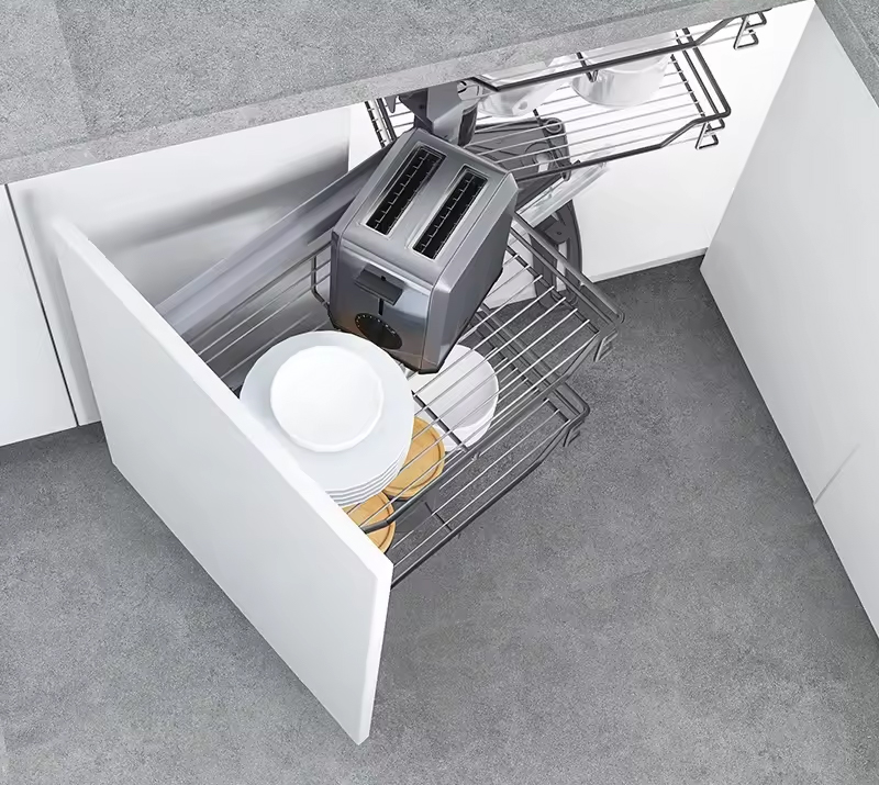 Góc liên hoàn mở trái Inox 201 mạ Chrome nan tròn Eurogold EP101 còn được xem là một vật trang trí giúp cho căn bếp trở nên sáng và đẹp hơn. Góc liên hoàn mở trái Inox 201 mạ Chrome nan tròn Eurogold EP101 còn được xem là một vật trang trí giúp cho căn bếp trở nên sáng và đẹp hơn.