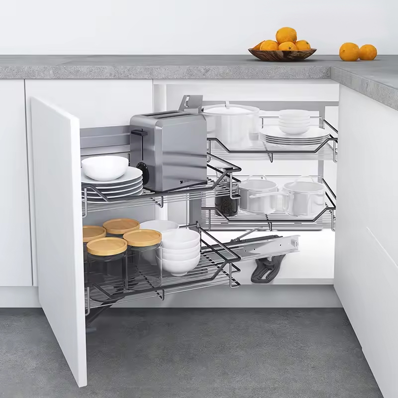 Góc liên hoàn mở trái Inox 201 mạ Chrome nan tròn Eurogold EP101 được thiết kế với cơ chế liên kết thông minh, tối ưu hóa không gian lưu trữ trong góc tủ bếp. Góc liên hoàn mở trái Inox 201 mạ Chrome nan tròn Eurogold EP101 được thiết kế với cơ chế liên kết thông minh, tối ưu hóa không gian lưu trữ trong góc tủ bếp.