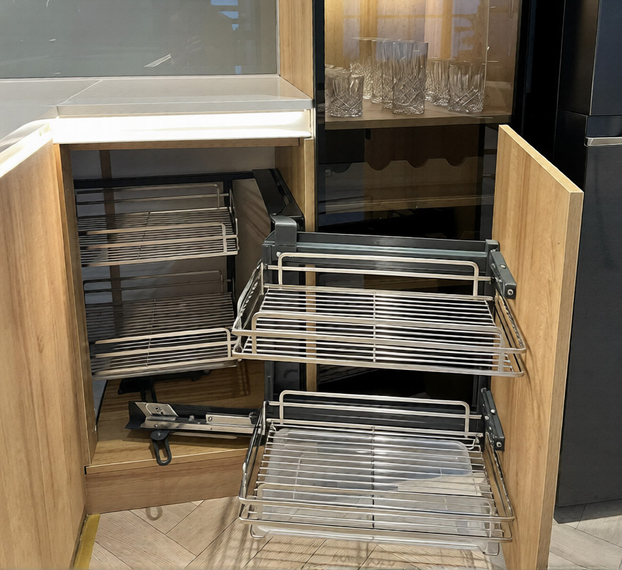 Góc liên hoàn mở phải Inox 304 nan dẹt Newera NE555.900LR Góc liên hoàn mở phải Inox 304 nan dẹt Newera NE555.900LR