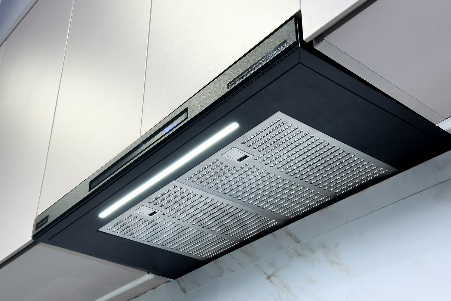 Ánh sáng LED trên máy hút mùi GrandX GX H80F85B có tông màu tự nhiên, không gây chói mắt cho người sử dụng khi nấu nướng. Ánh sáng LED trên máy hút mùi GrandX GX H80F85B có tông màu tự nhiên, không gây chói mắt cho người sử dụng khi nấu nướng.