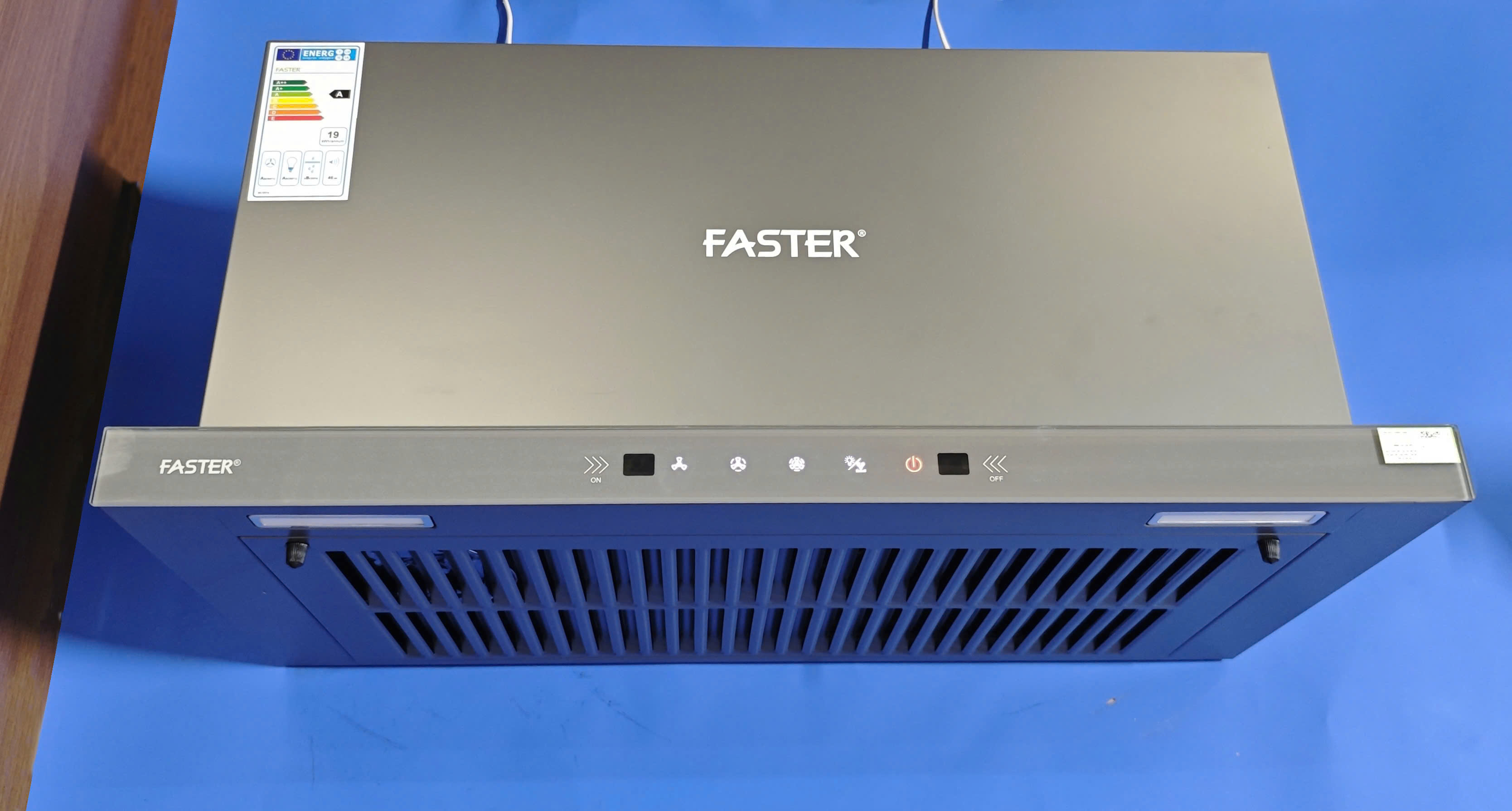 Việc nấu nướng trở nên dễ dàng hơn bao giờ hết với hệ thống đèn LED chiếu sáng hiện đại của máy hút mùi FS 7035G Autoclean. Việc nấu nướng trở nên dễ dàng hơn bao giờ hết với hệ thống đèn LED chiếu sáng hiện đại của máy hút mùi FS 7035G Autoclean.