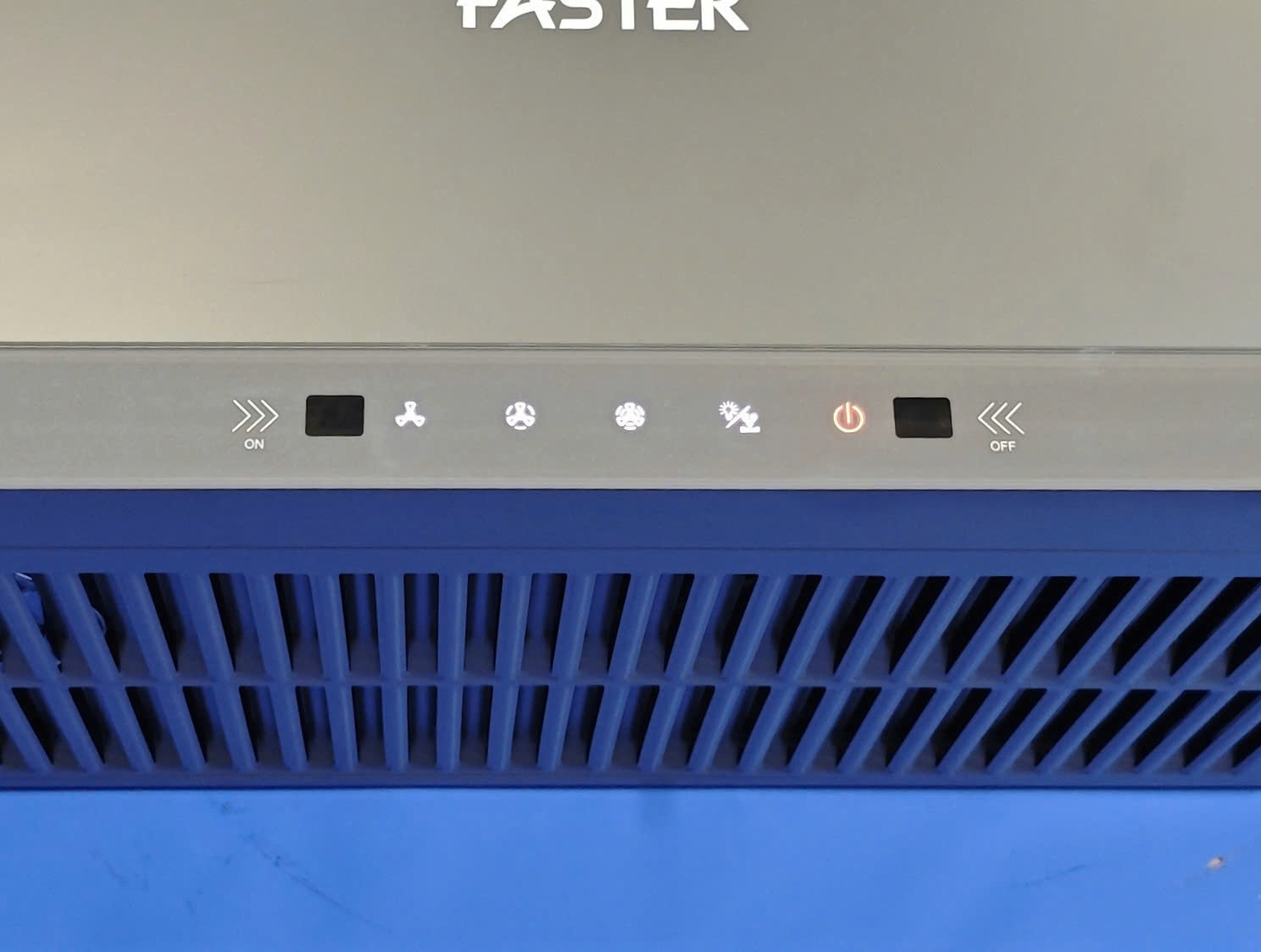 Máy hút mùi âm tủ màu xám 70cm Faster FS 7035G Autoclean không chỉ là một thiết bị thông thường mà còn là điểm nhấn tinh tế trong không gian bếp của bạn. Máy hút mùi âm tủ màu xám 70cm Faster FS 7035G Autoclean không chỉ là một thiết bị thông thường mà còn là điểm nhấn tinh tế trong không gian bếp của bạn.