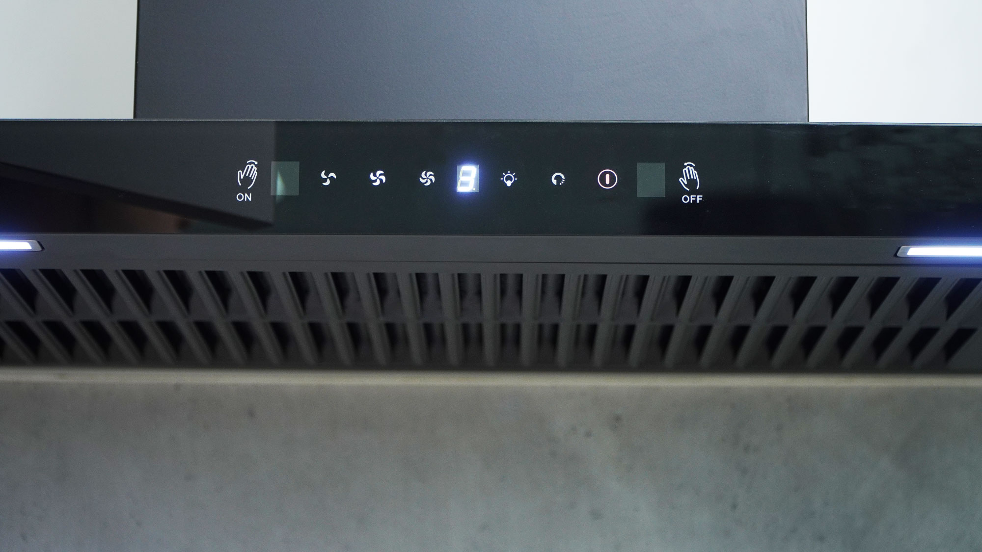 Máy hút mùi áp tường chữ T màu đen 70cm Chefs EH-R908E3T được tích hợp chức năng hẹn giờ lên tới 3 phút Máy hút mùi áp tường chữ T màu đen 70cm Chefs EH-R908E3T được tích hợp chức năng hẹn giờ lên tới 3 phút