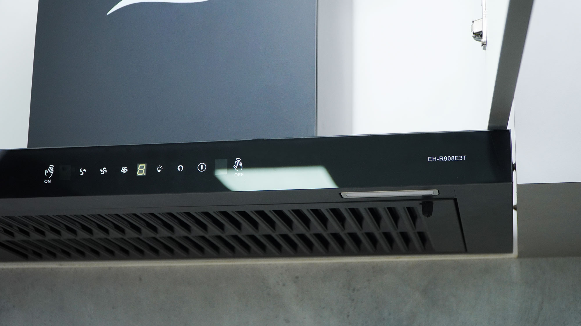 Với công suất hút 1100m3/h, máy hút mùi Chefs EH-R908E3T không chỉ đáp ứng mà còn vượt qua nhu cầu  Với công suất hút 1100m3/h, máy hút mùi Chefs EH-R908E3T không chỉ đáp ứng mà còn vượt qua nhu cầu