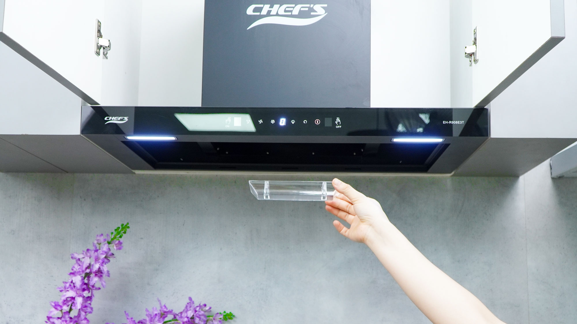 Việc nấu nướng trở nên dễ dàng hơn bao giờ hết với hệ thống đèn LED chiếu sáng hiện đại của máy hút mùi EH-R908E3T. Việc nấu nướng trở nên dễ dàng hơn bao giờ hết với hệ thống đèn LED chiếu sáng hiện đại của máy hút mùi EH-R908E3T.