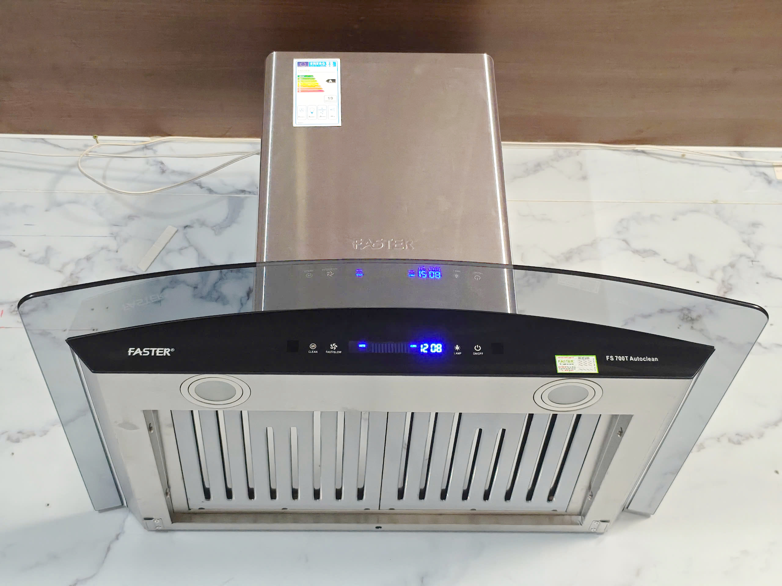 Điều khiển bằng cử chỉ đã làm gia tăng thêm tính tiện dụng, đồng thời tạo điểm nhấn công nghệ cao cho sản phẩm. Điều khiển bằng cử chỉ đã làm gia tăng thêm tính tiện dụng, đồng thời tạo điểm nhấn công nghệ cao cho sản phẩm.