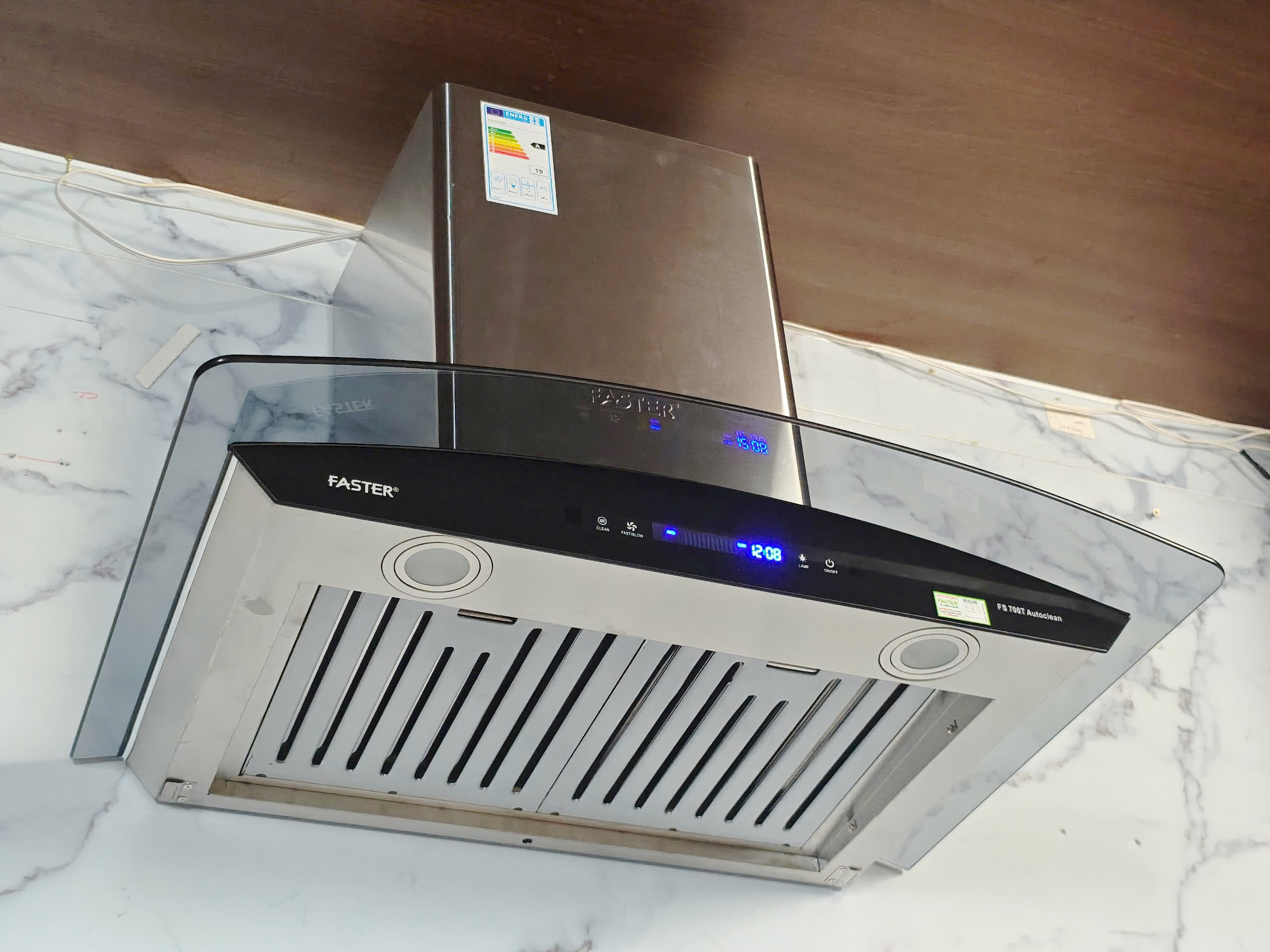 Với công suất hút 1000m3/h, máy hút mùi Faster FS 700T Autoclean không chỉ đáp ứng mà còn vượt qua nhu cầu Với công suất hút 1000m3/h, máy hút mùi Faster FS 700T Autoclean không chỉ đáp ứng mà còn vượt qua nhu cầu