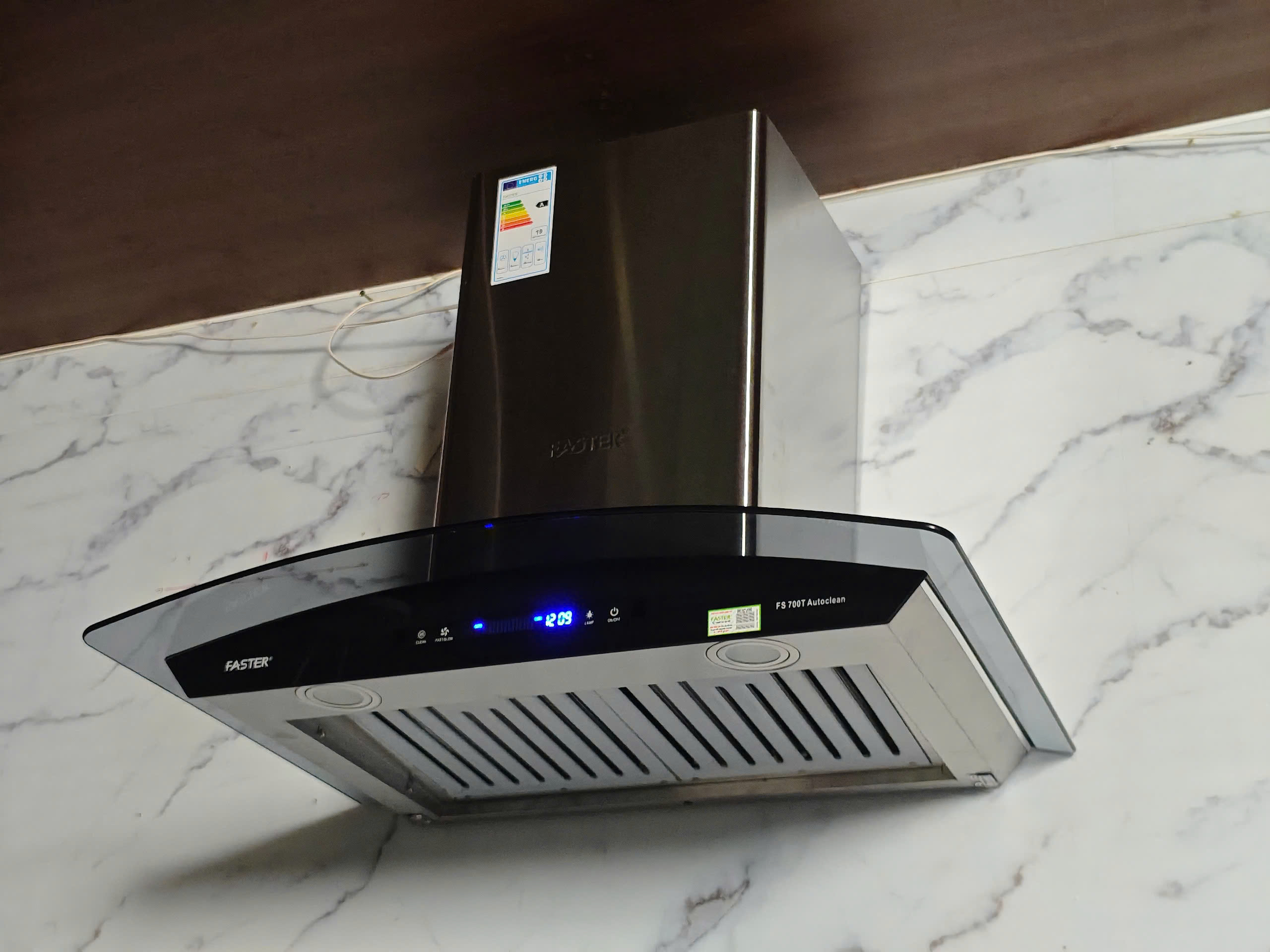 Công suất động cơ định mức 200W có vỏ và cánh hút là kim loại Công suất động cơ định mức 200W có vỏ và cánh hút là kim loại