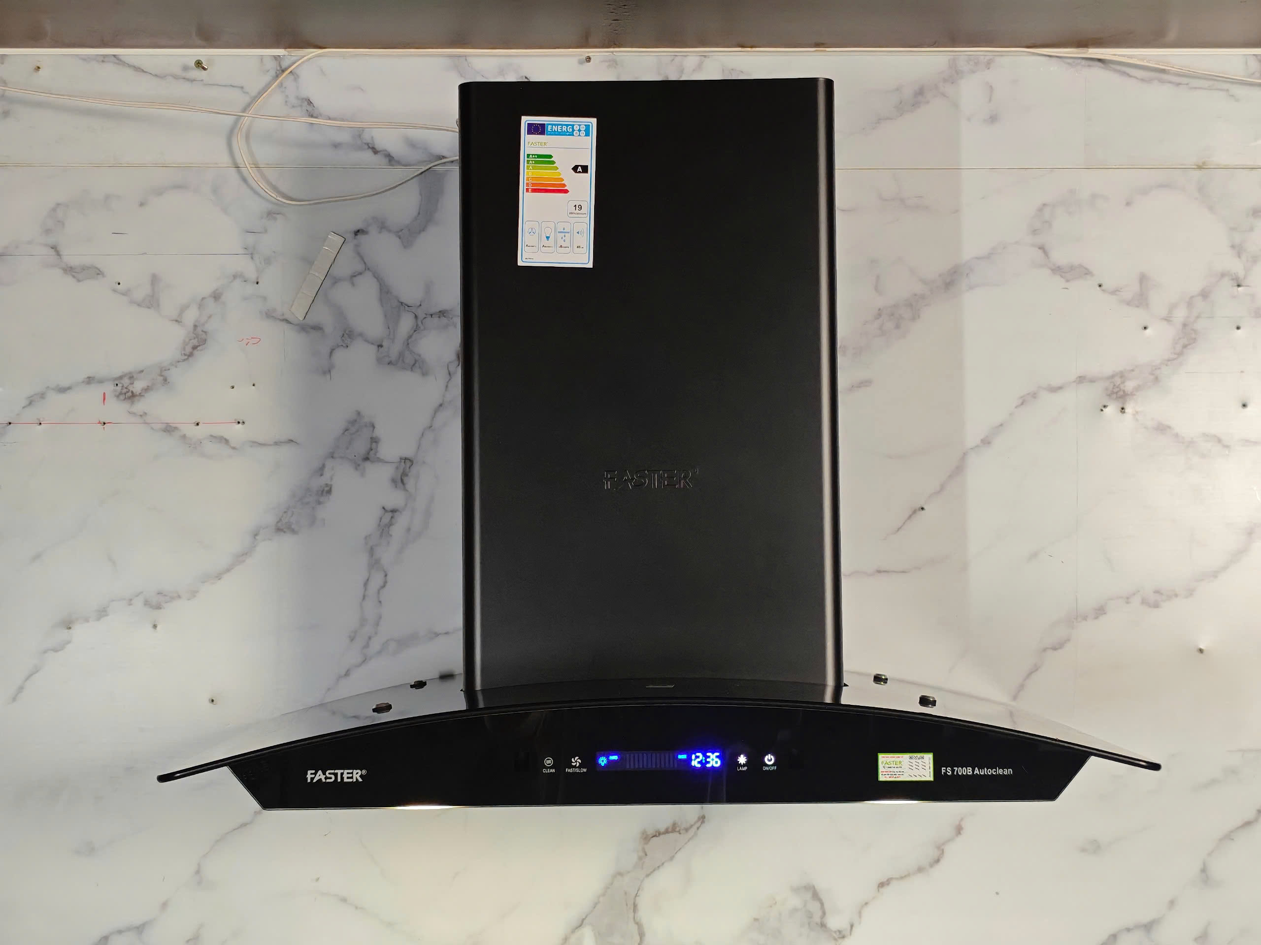 Việc nấu nướng trở nên dễ dàng hơn bao giờ hết với hệ thống đèn LED chiếu sáng hiện đại của máy hút mùi Faster FS 700B Autoclean. Việc nấu nướng trở nên dễ dàng hơn bao giờ hết với hệ thống đèn LED chiếu sáng hiện đại của máy hút mùi Faster FS 700B Autoclean.