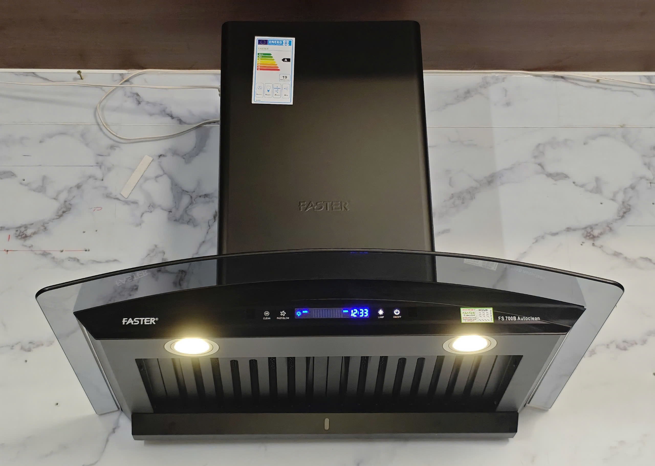 Điều khiển bằng cử chỉ đã làm gia tăng thêm tính tiện dụng, đồng thời tạo điểm nhấn công nghệ cao cho sản phẩm. Điều khiển bằng cử chỉ đã làm gia tăng thêm tính tiện dụng, đồng thời tạo điểm nhấn công nghệ cao cho sản phẩm.