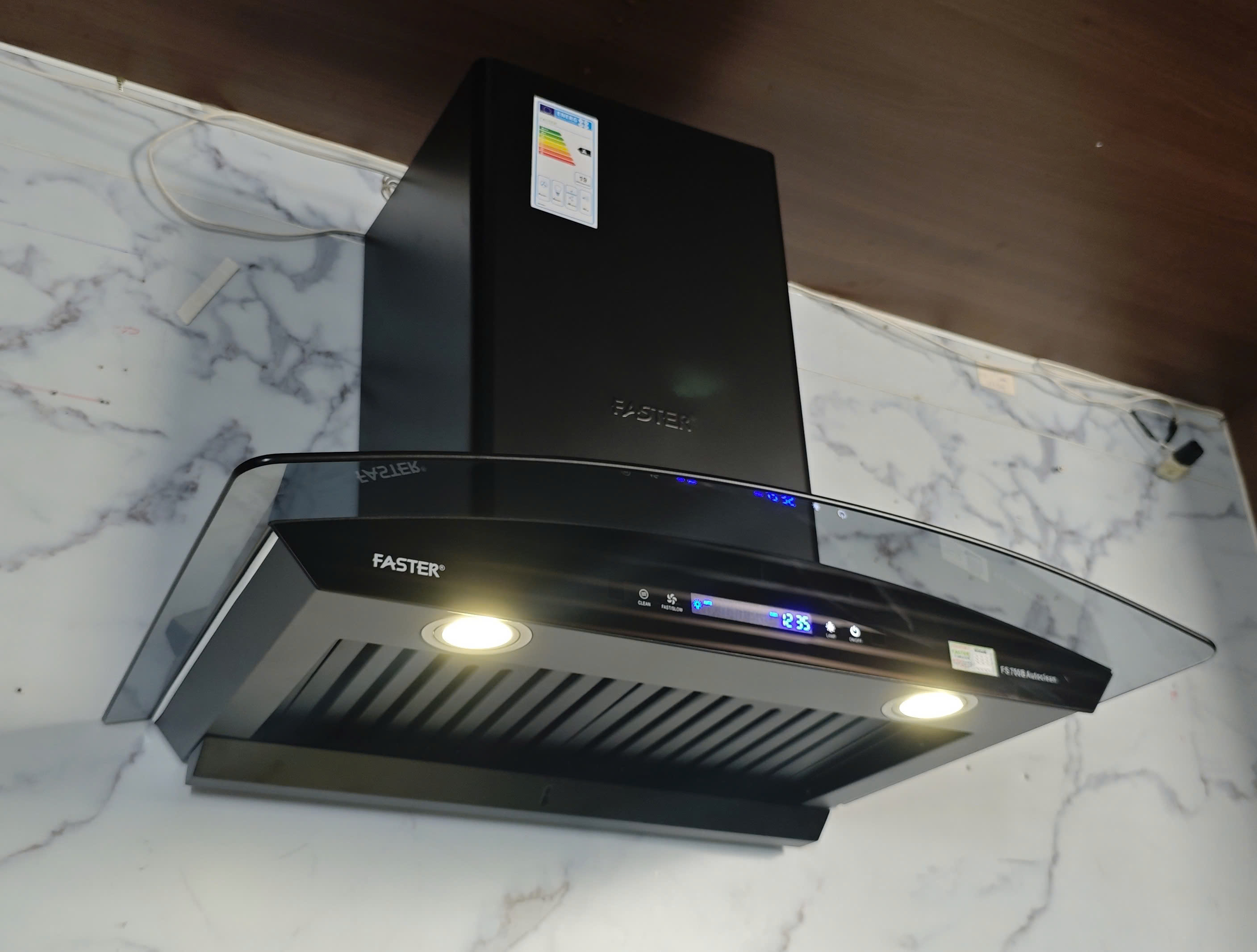 Với công suất hút 1000m3/h, máy hút mùi Faster FS 700B Autoclean không chỉ đáp ứng mà còn vượt qua nhu cầu Với công suất hút 1000m3/h, máy hút mùi Faster FS 700B Autoclean không chỉ đáp ứng mà còn vượt qua nhu cầu