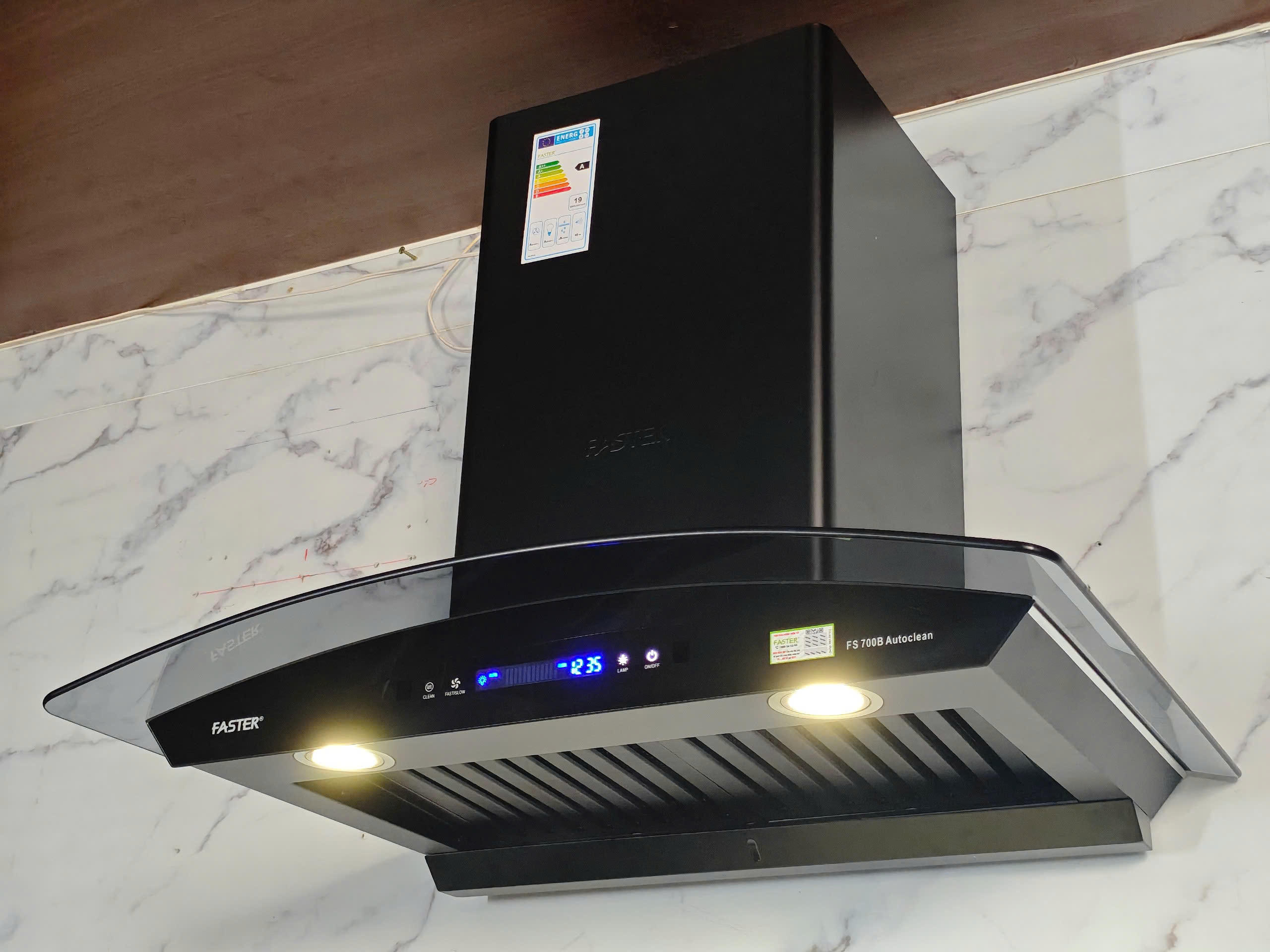 Công suất động cơ định mức 200W có vỏ và cánh hút là kim loại Công suất động cơ định mức 200W có vỏ và cánh hút là kim loại