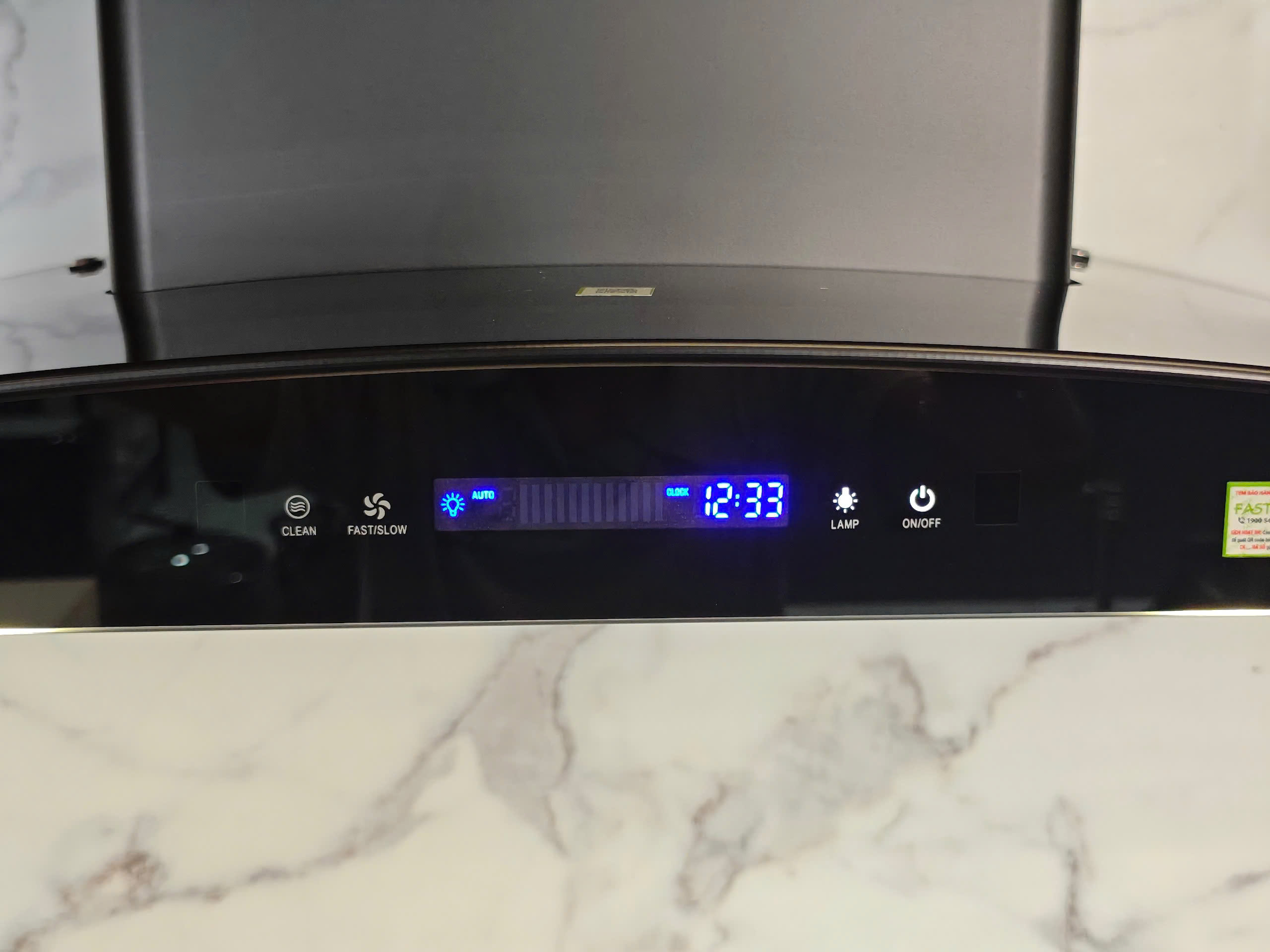 Máy hút mùi Faster FS 700B Autoclean trang bị bảng điều khiển cảm ứng giúp bạn dễ dàng điều khiển máy hút mùi bằng các thao tác chạm nhẹ. Máy hút mùi Faster FS 700B Autoclean trang bị bảng điều khiển cảm ứng giúp bạn dễ dàng điều khiển máy hút mùi bằng các thao tác chạm nhẹ.