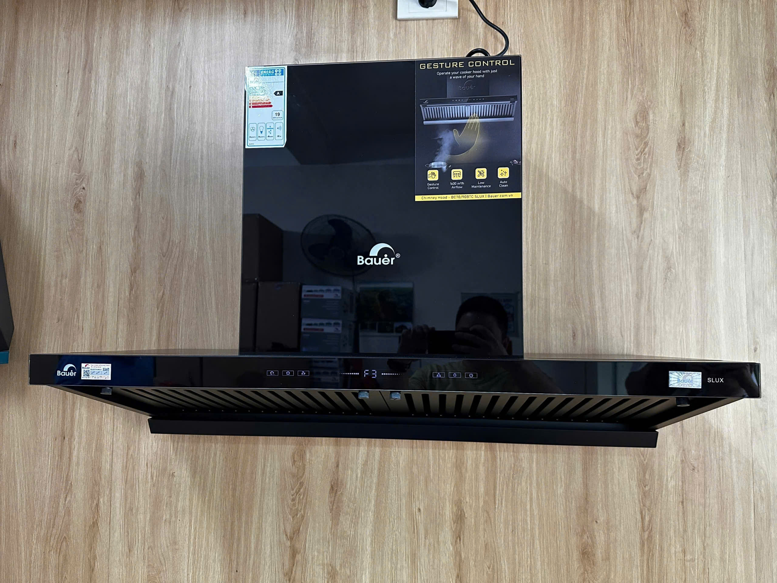 Máy hút mùi áp tường màu đen 70cm Bauer BC70BTC SLUX không chỉ là một thiết bị thông thường mà còn là điểm nhấn tinh tế trong không gian bếp của bạn. Máy hút mùi áp tường màu đen 70cm Bauer BC70BTC SLUX không chỉ là một thiết bị thông thường mà còn là điểm nhấn tinh tế trong không gian bếp của bạn.