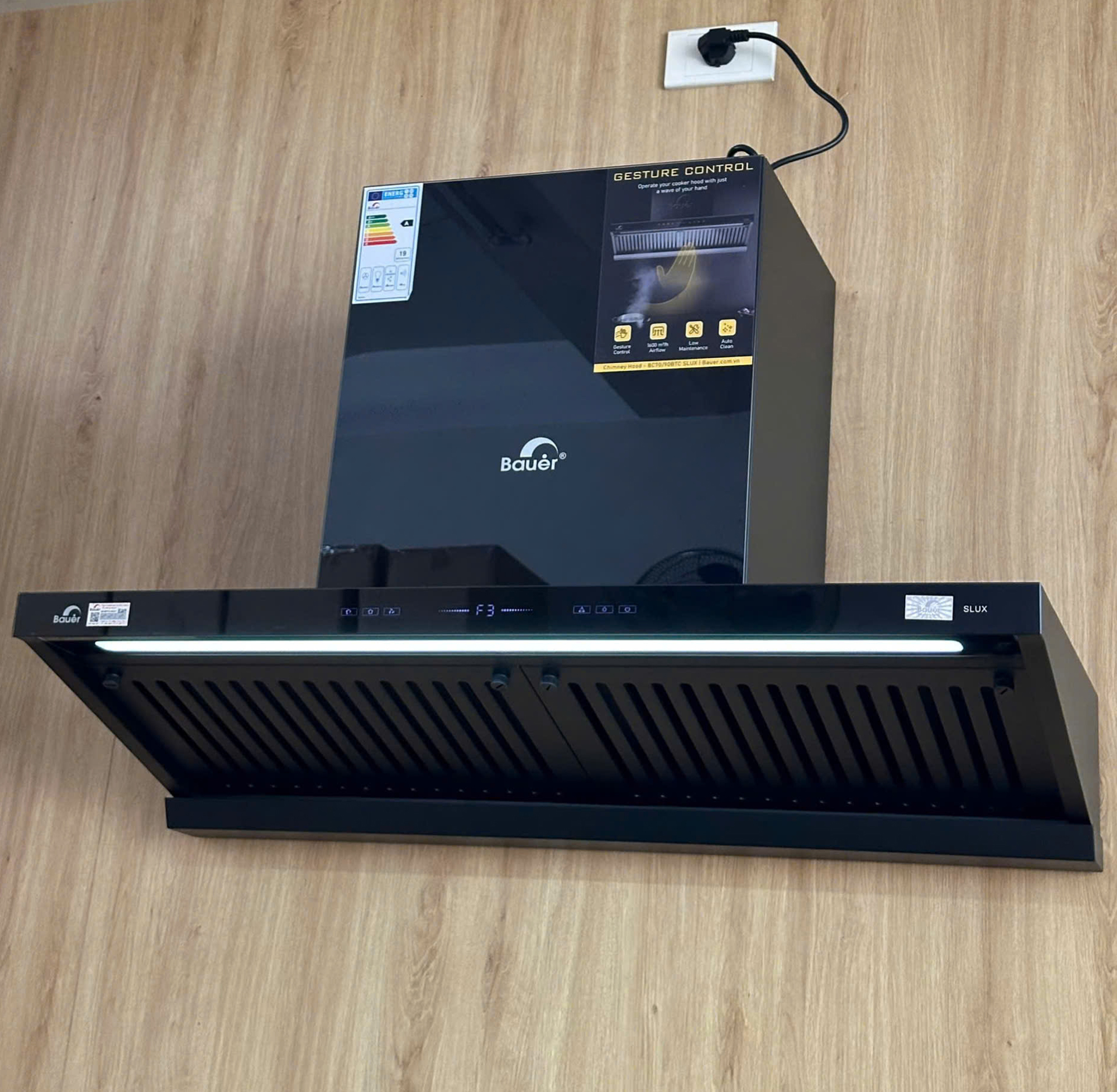 Việc nấu nướng trở nên dễ dàng hơn bao giờ hết với hệ thống đèn LED chiếu sáng hiện đại của máy hút mùi BC70BTC SLUX. Việc nấu nướng trở nên dễ dàng hơn bao giờ hết với hệ thống đèn LED chiếu sáng hiện đại của máy hút mùi BC70BTC SLUX.