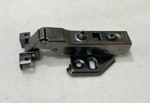 ban-le-giam-chan-khung-nhom-newera-399b