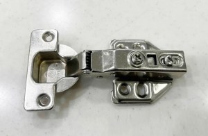 ban-le-giam-chan-newera-629a