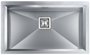 chau-rua-cm-012803-glamour