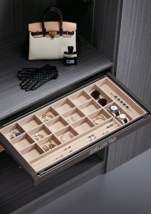 khay-dung-trang-suc-mau-hat-de-hafele