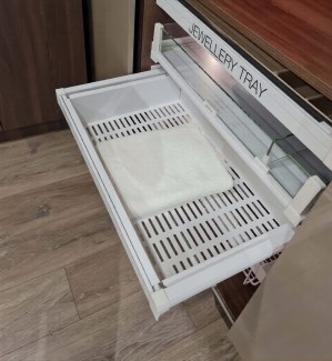 khung-ro-dung-do-newera-ne5164