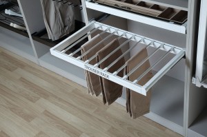 moc-treo-quan-mau-trang-hafele