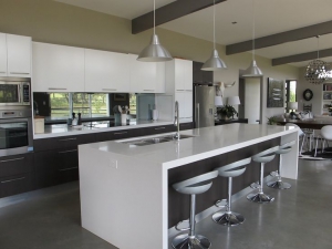 Mẫu tủ bếp có quầy bar đẹp TB-HSN20