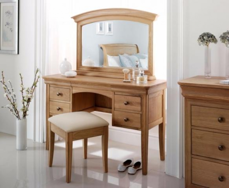 Mẫu bàn phấn trang điểm đẹp BP-DR01