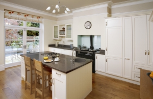 Mẫu tủ bếp có quầy bar đẹp TB-HSN20